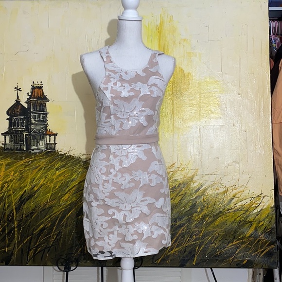 Arc and Company dress back less sequins white and beige mini size small - Picture 2 of 4